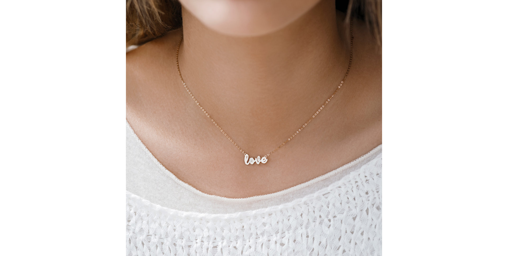 Náhrdelník s diamantom Love