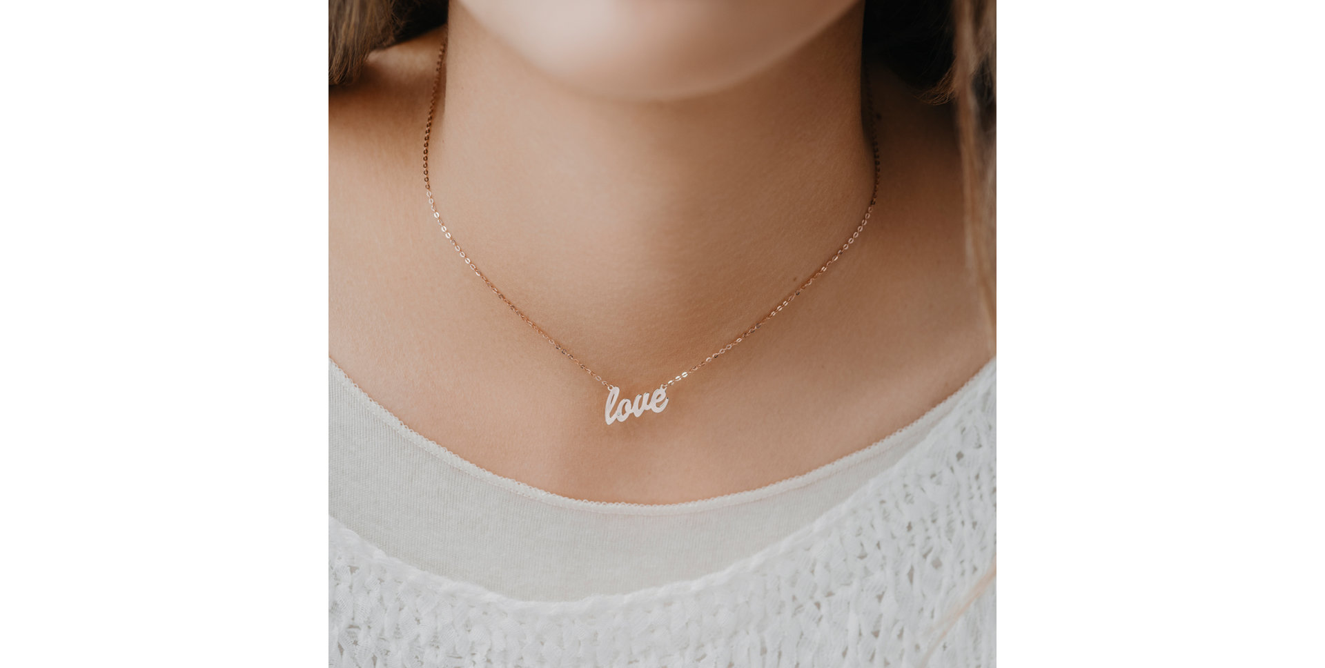 Náhrdelník s diamantom Love