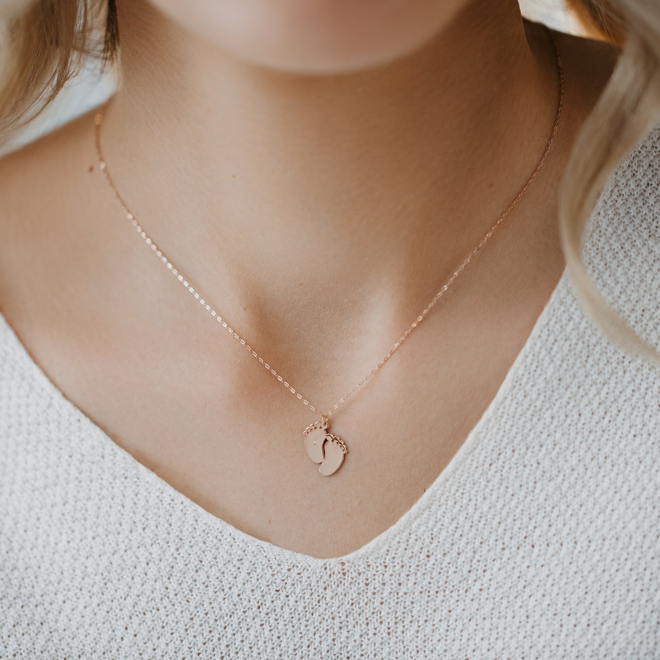 Náhrdelník s diamantom Baby Feet