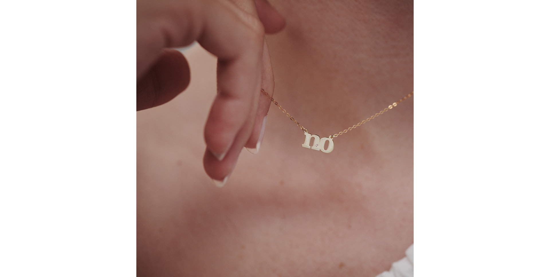 Náhrdelník s diamantom NO