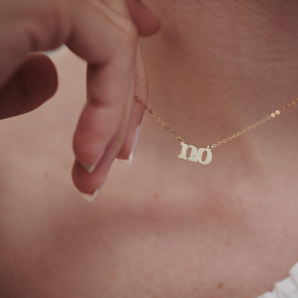 Náhrdelník s diamantom NO