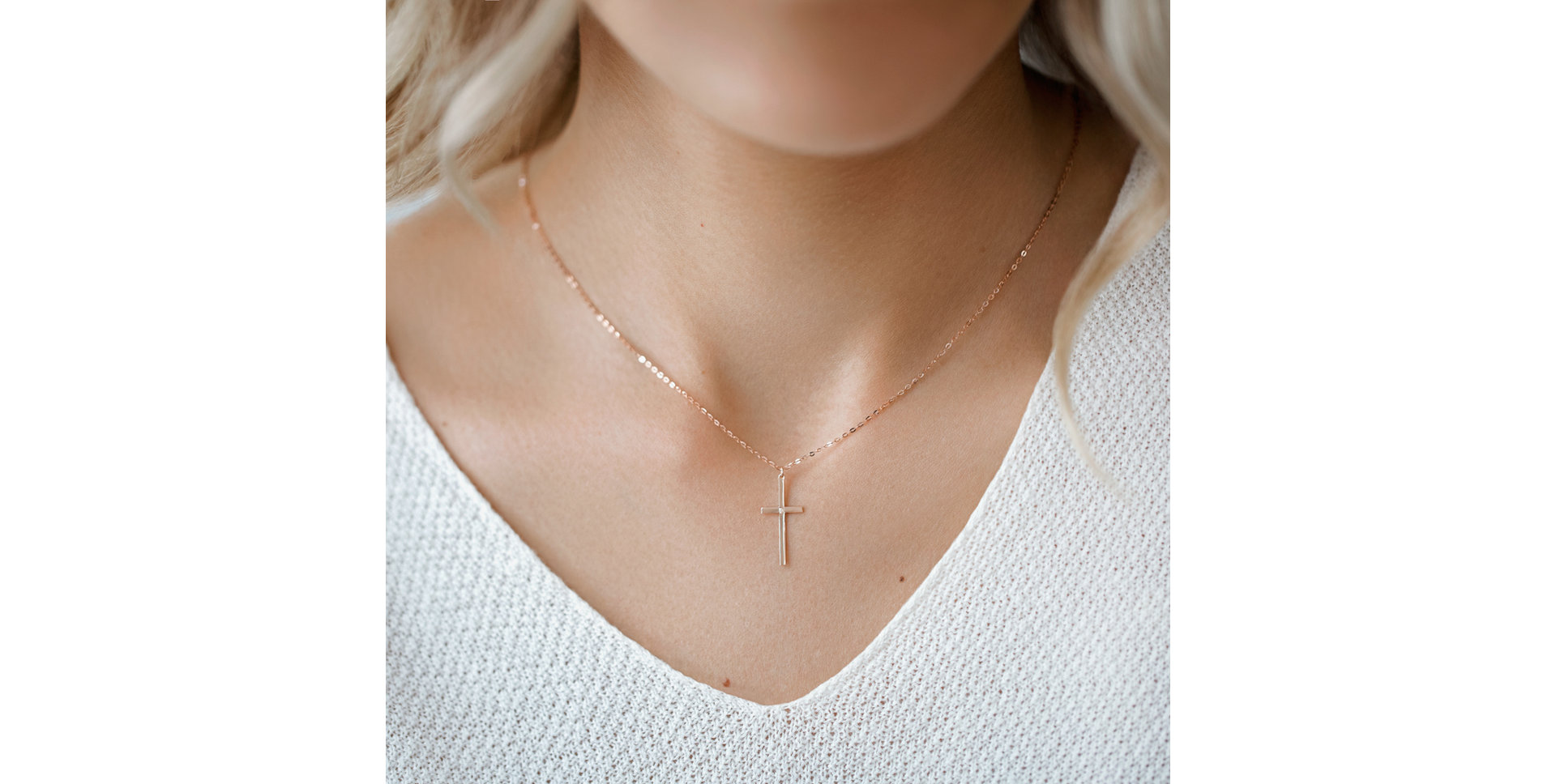 Náhrdelník s diamantom Cross