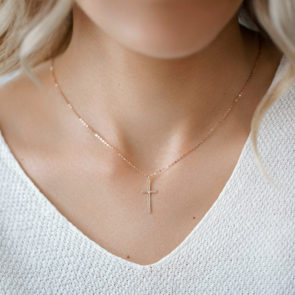 Náhrdelník s diamantom Cross