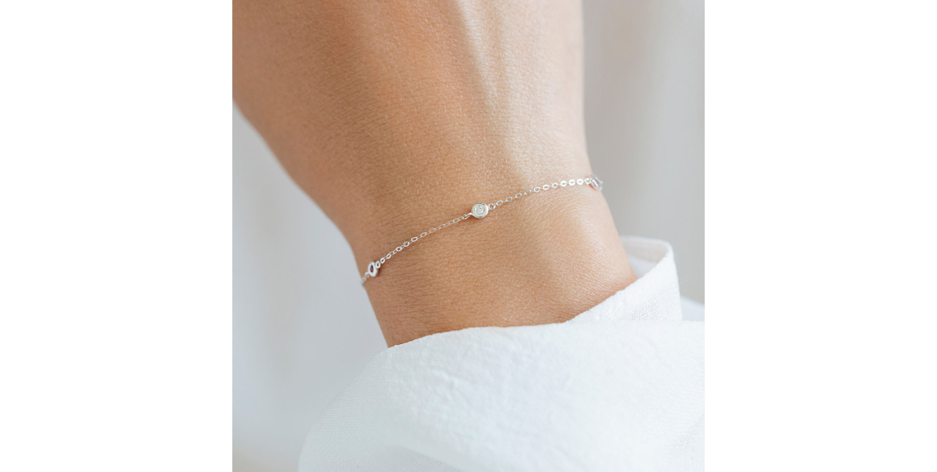 Náramok s diamantom, rubínmi a zafírmi Dots