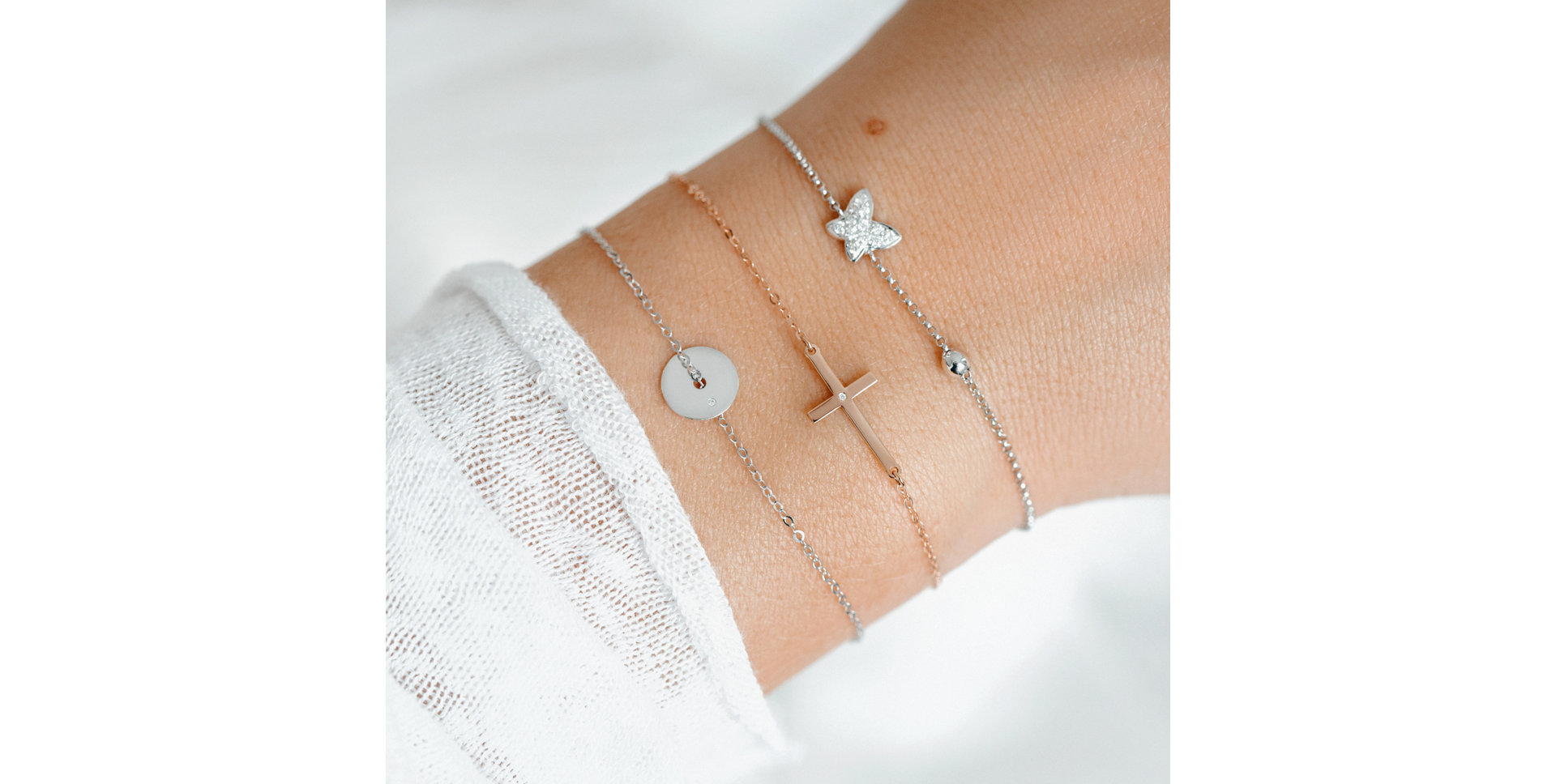Náramok s diamantom Little Cross