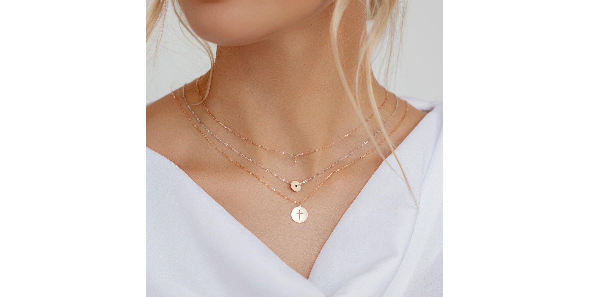 Náhrdelník s diamantom Cross