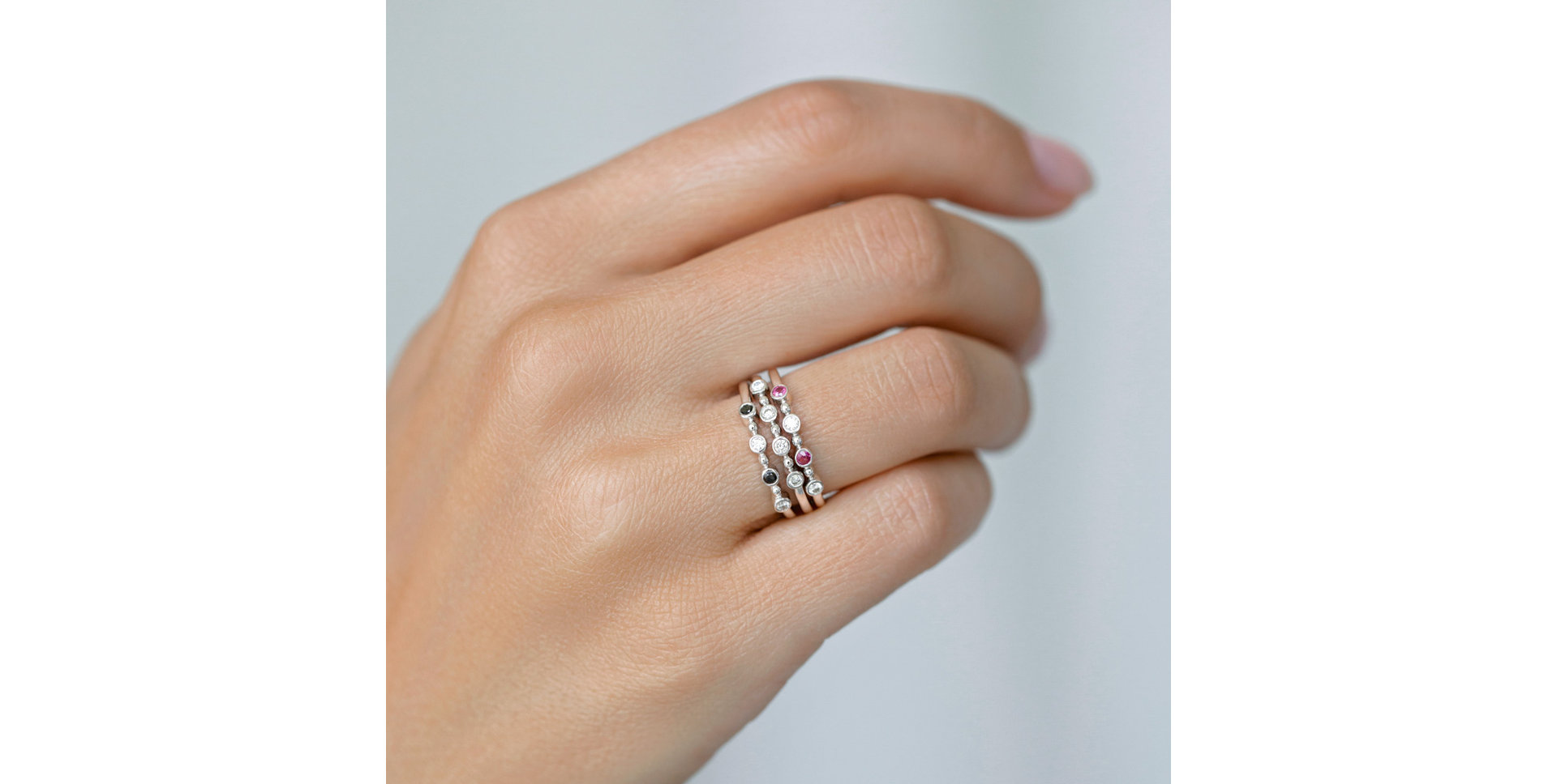 Prsteň s čiernymi a bielymi diamantmi Simplicity