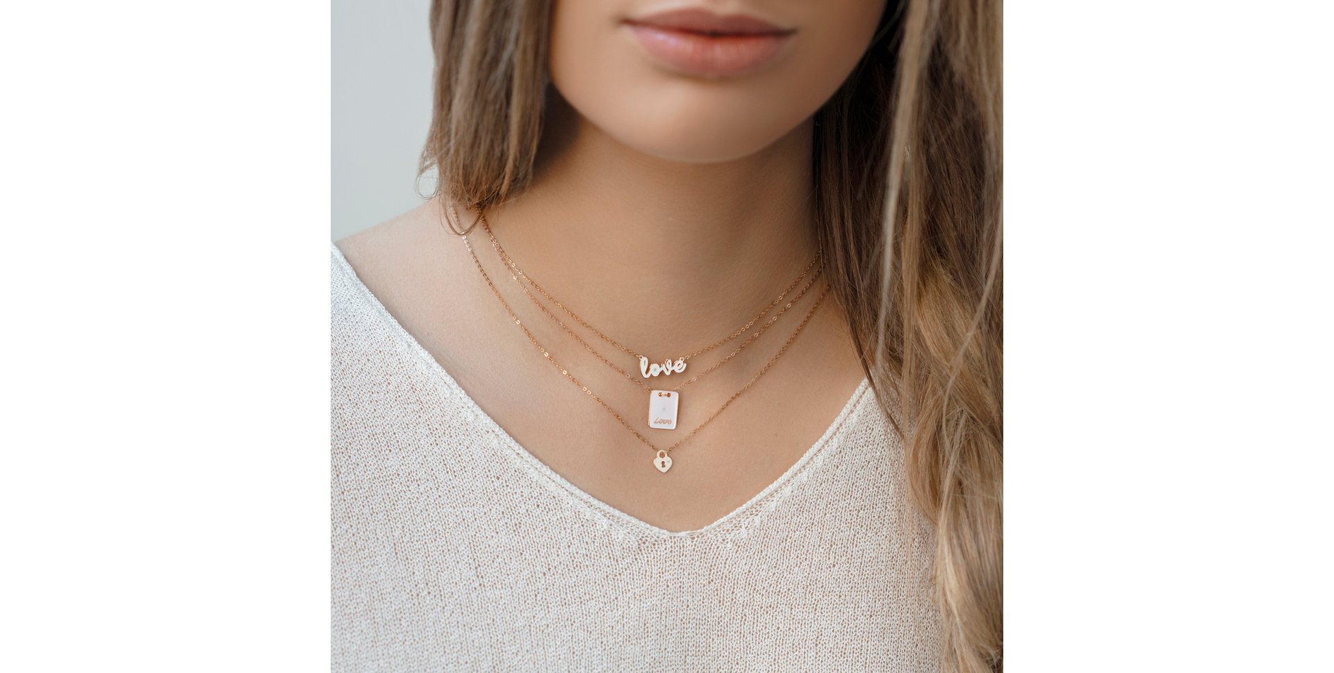 Náhrdelník s diamantom Love
