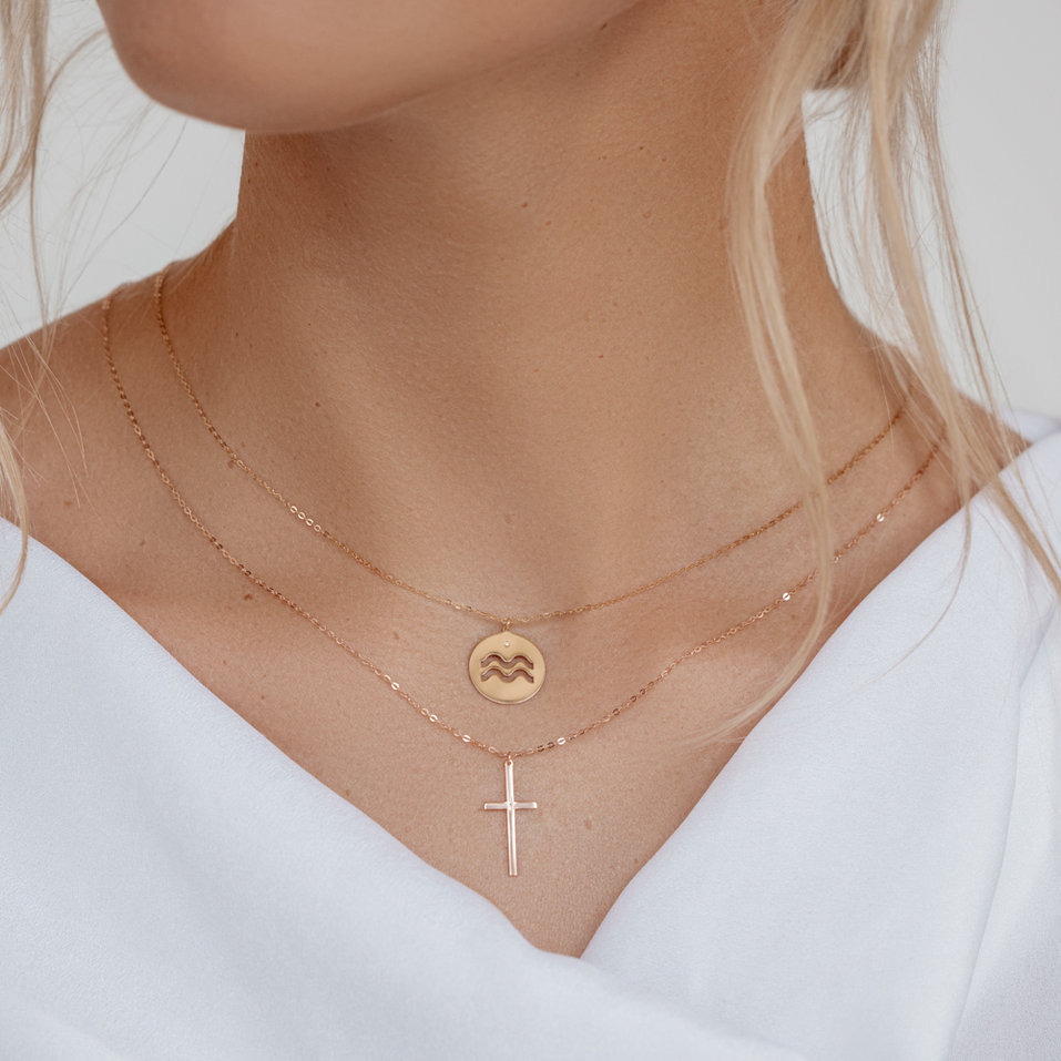 Náhrdelník s diamantom Cross