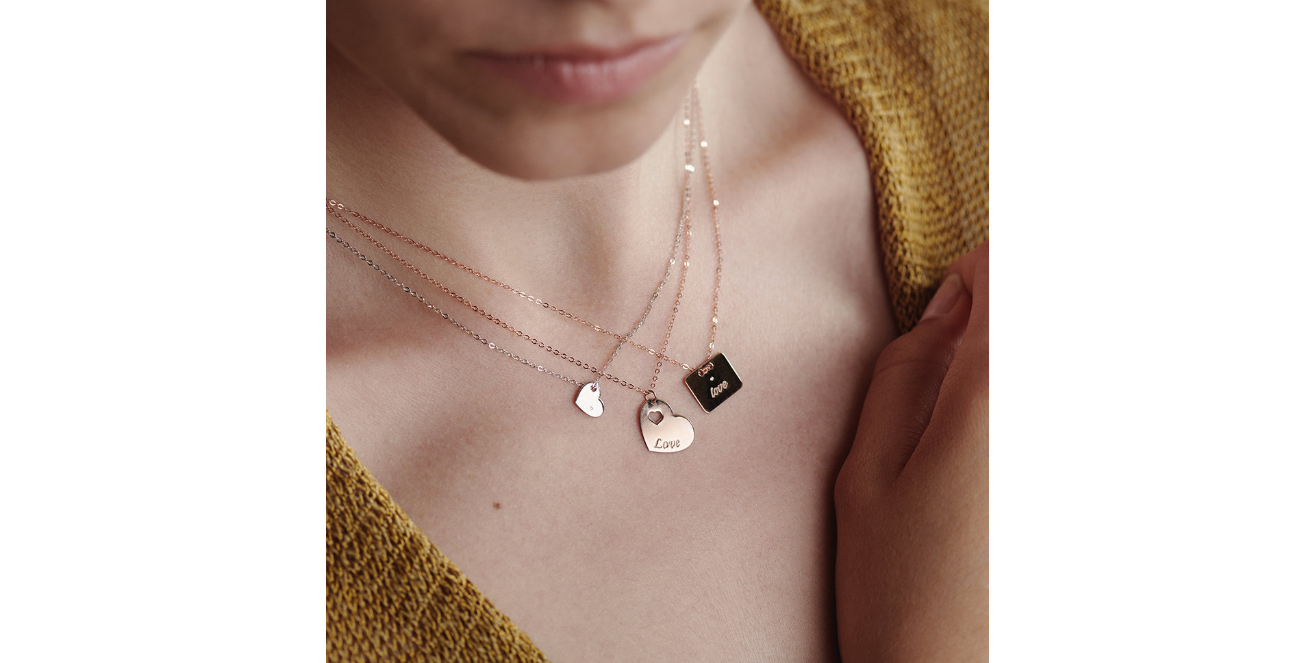 Náhrdelník s diamantom Military Amour