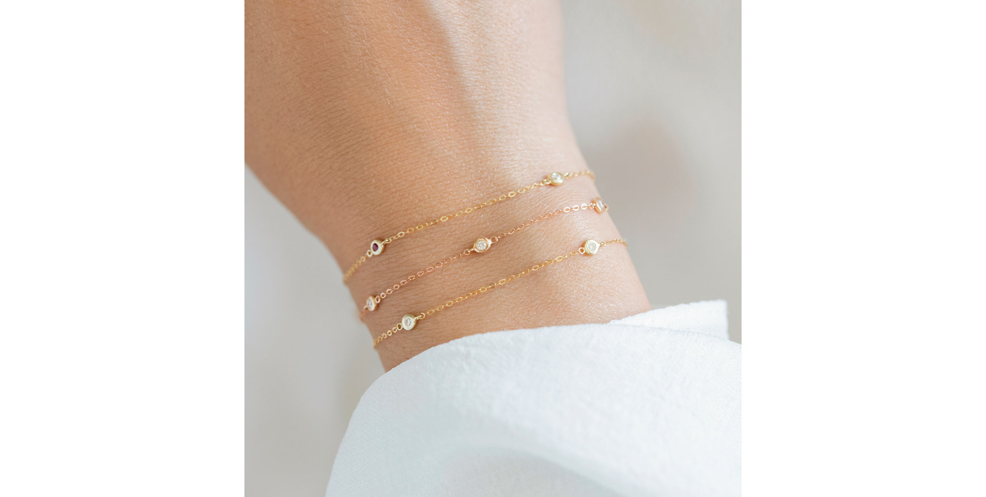 Náramok s diamantom, zafírom a rubínom Dots