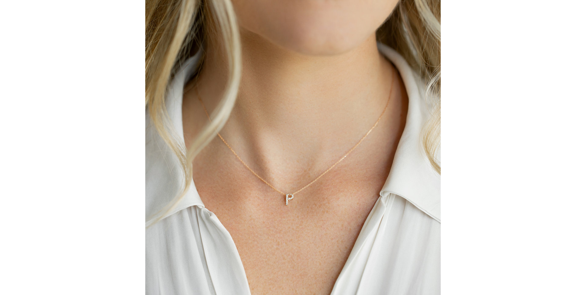 Náhrdelník s diamantmi Diamond Letter