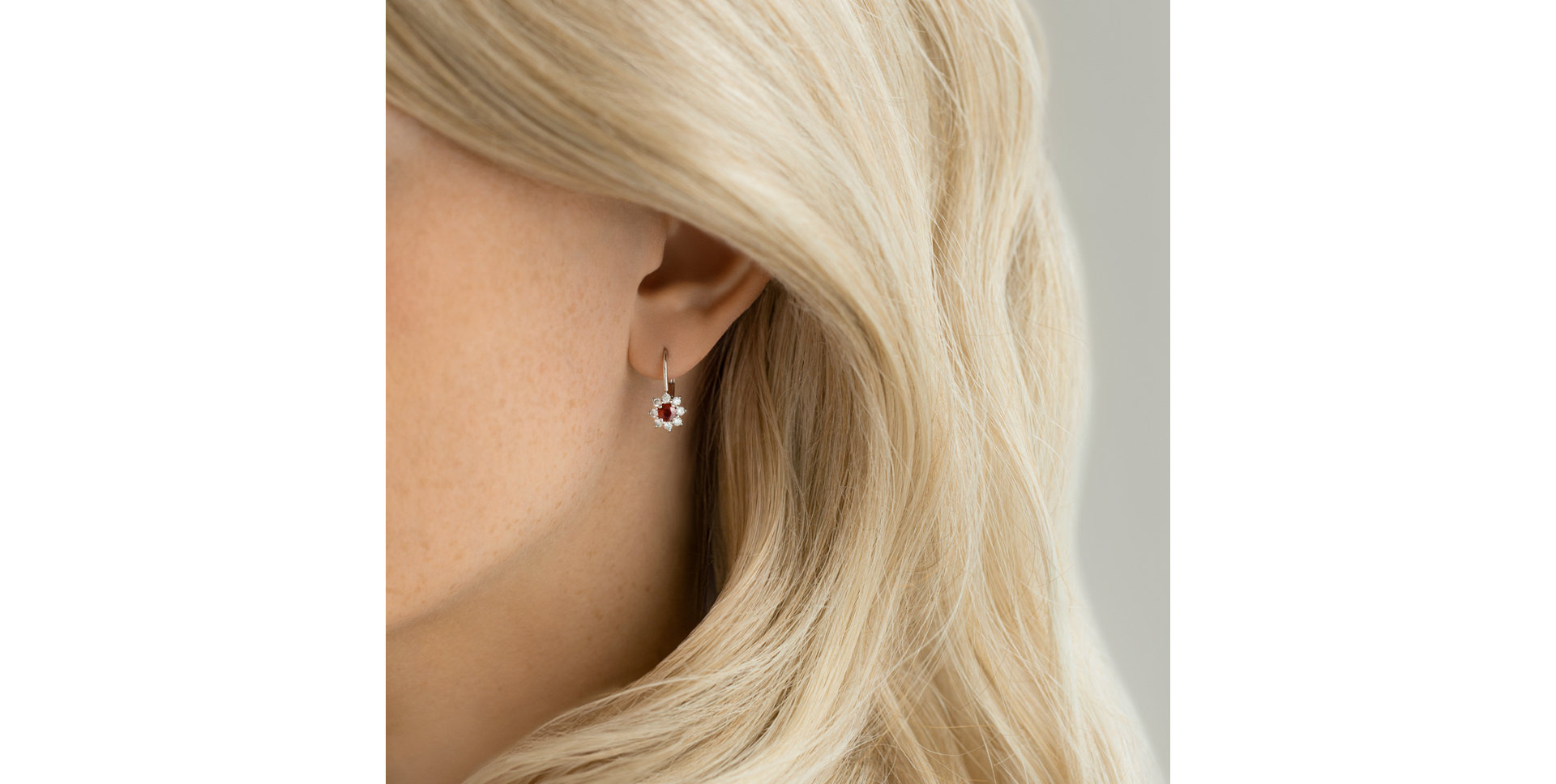 Náušnice s rubínom a diamantmi Celestial Romance