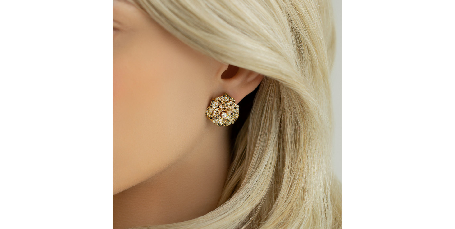 Náušnice s bielymi, hnedými a čiernymi diamantmi Witching Rose