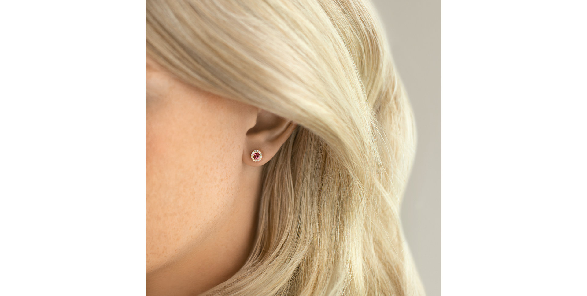 Náušnice s granátom a diamantmi Bloom Spark