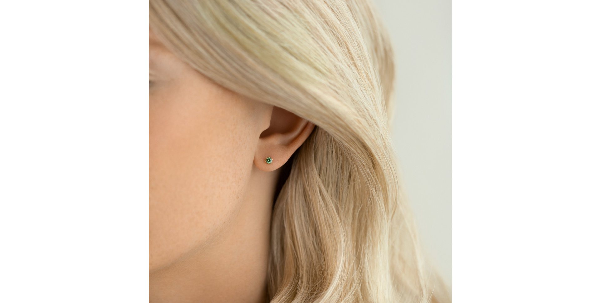 Náušnice s zeleným diamantom Vesper Romance