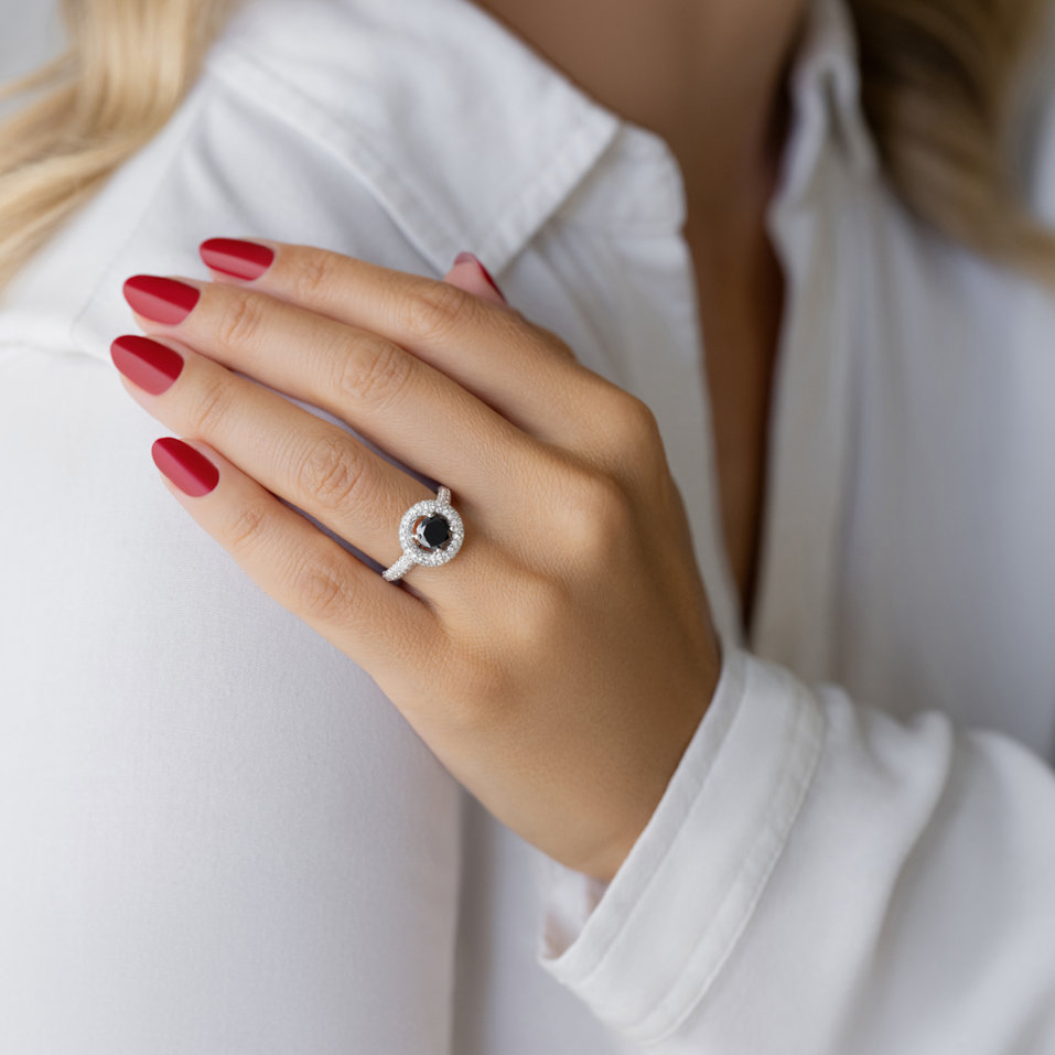 Prsteň s čiernymi a bielymi diamantmi Fool Moon