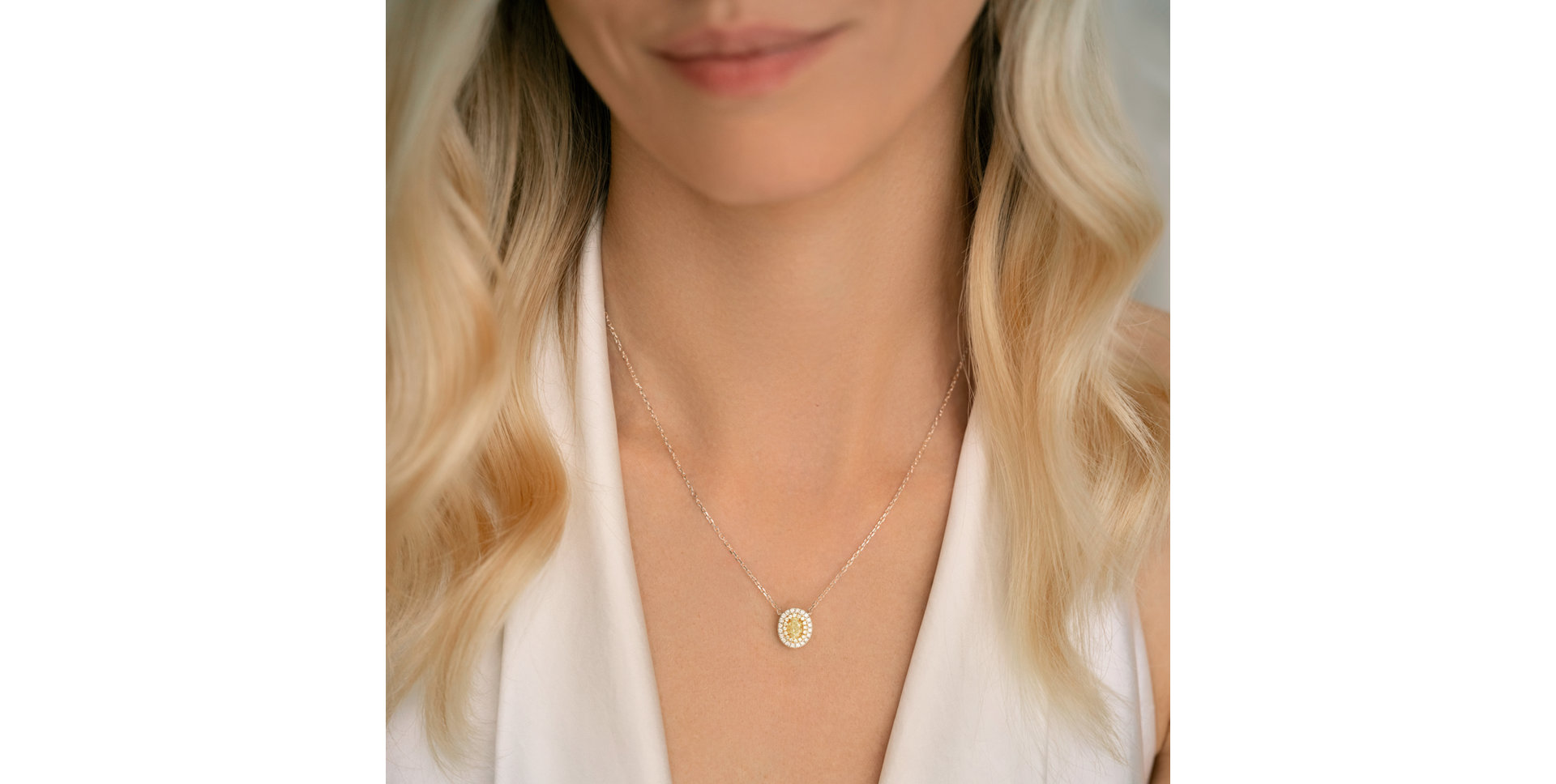 Náhrdelník s bielymi a žltými diamantmi Sunshine Goddess