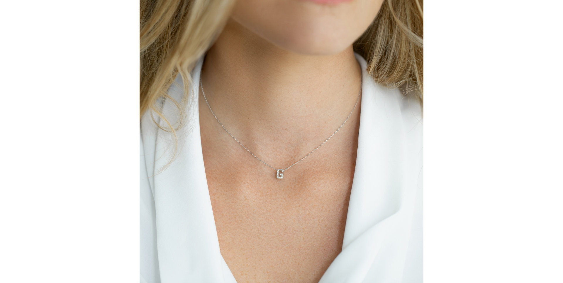 Náhrdelník s diamantmi Glittering Letter T