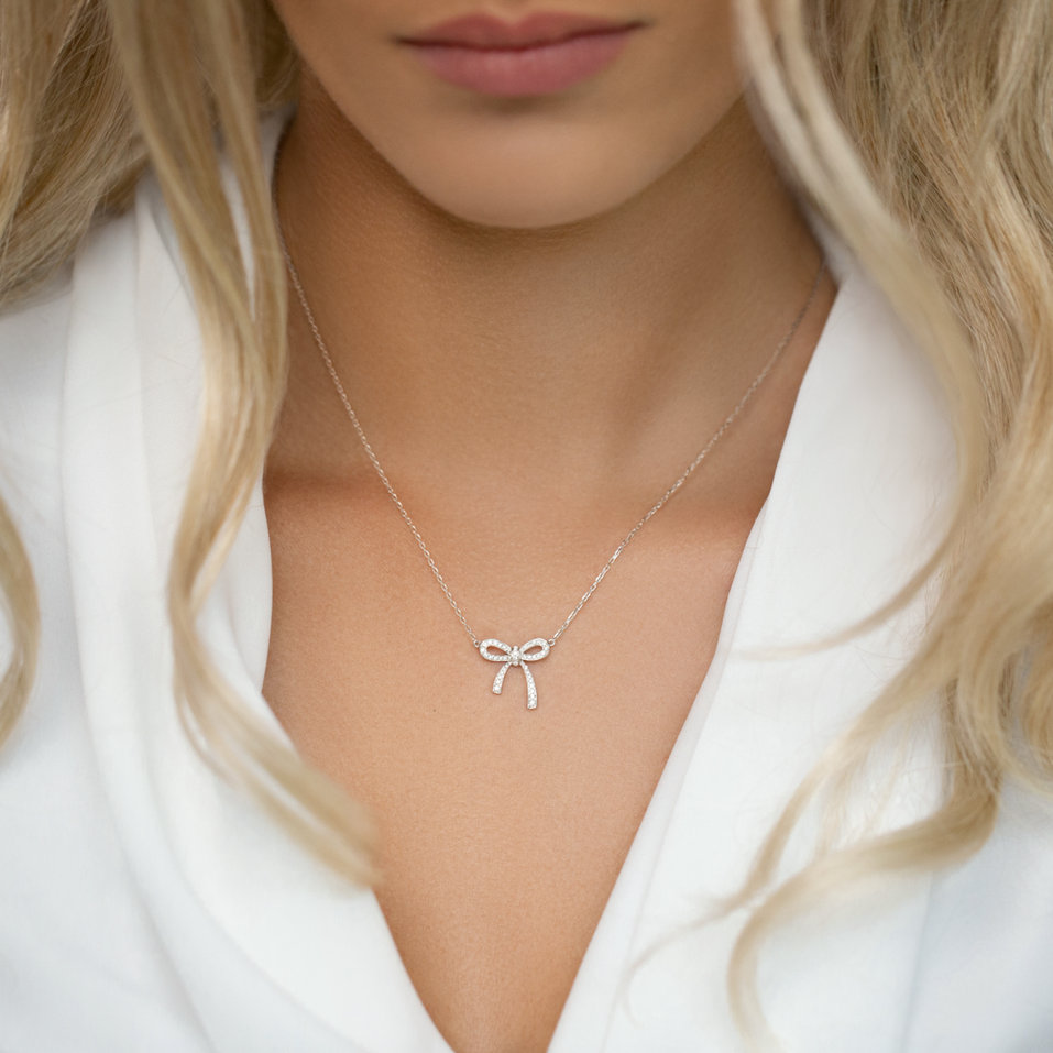 Náhrdelník s diamantmi Mystic Bow