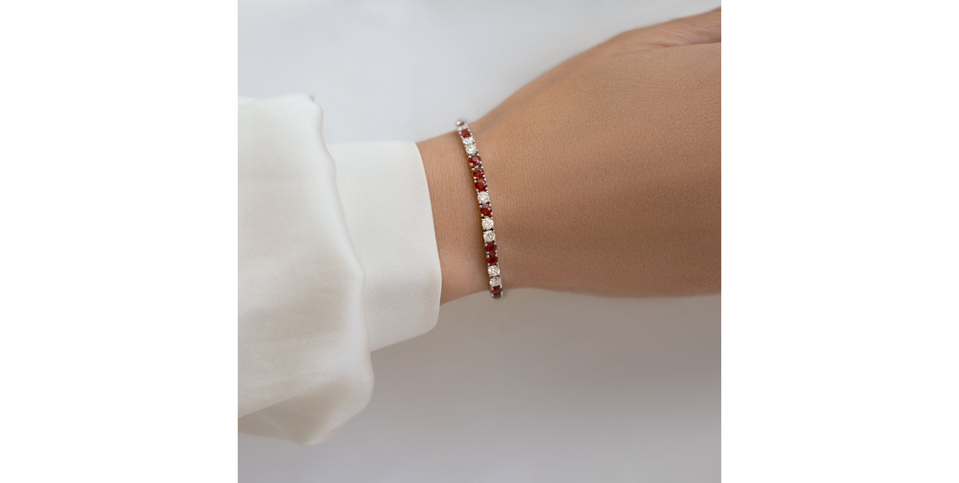 Náramok s diamantmi a rubínmi Aurorra