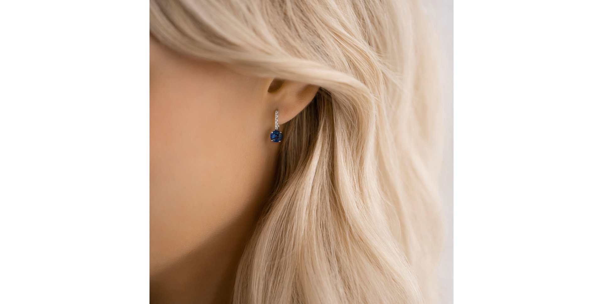 Náušnice s zafírom a diamantmi Fairytale Gentility