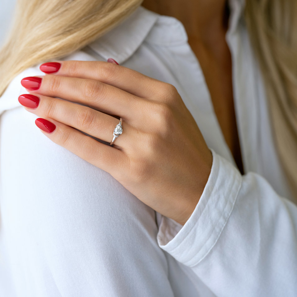 Prsteň s diamantmi Avellie