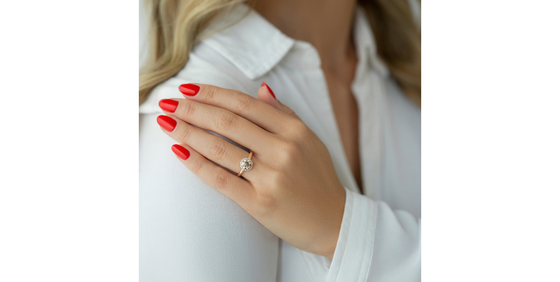 Prsteň s bielymi a hnedými diamantmi Noble Allure