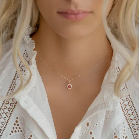 Prívesok s rubínom a diamantmi Princess
