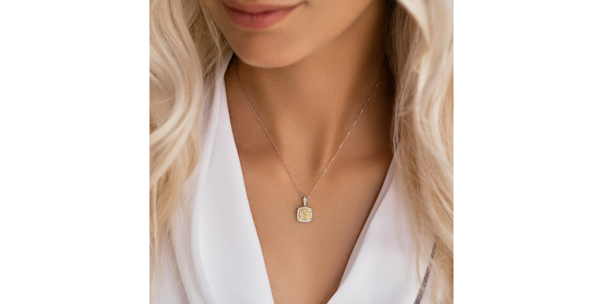 Přívěsok s bielymi a žltými diamantmi Bright Feeling