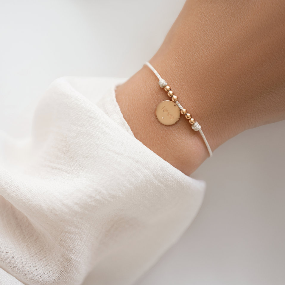 Náramok s diamantom a šňůrkou Love