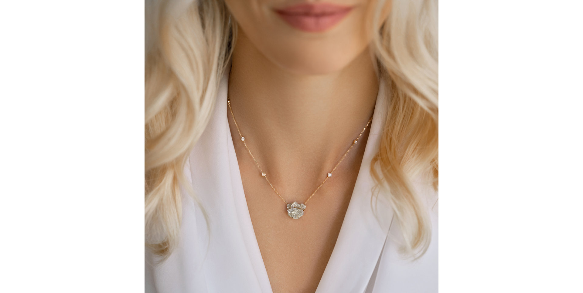 Náhrdelník s diamantmi Infinity Rose