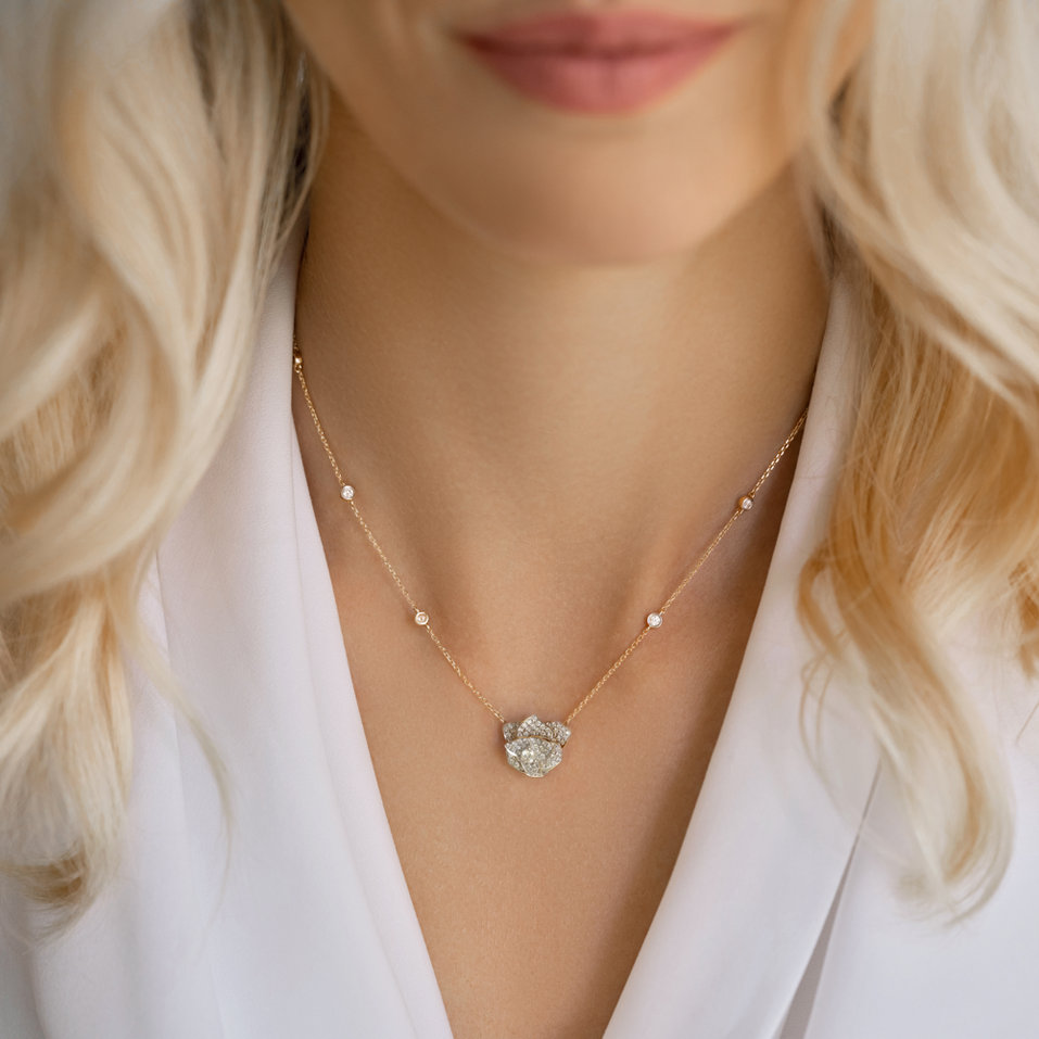 Náhrdelník s diamantmi Infinity Rose