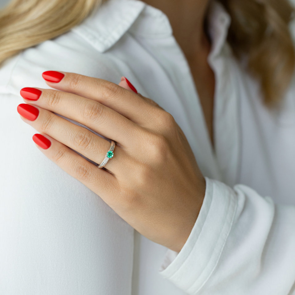 Prsteň s diamantmi a smaragdom Rosaly
