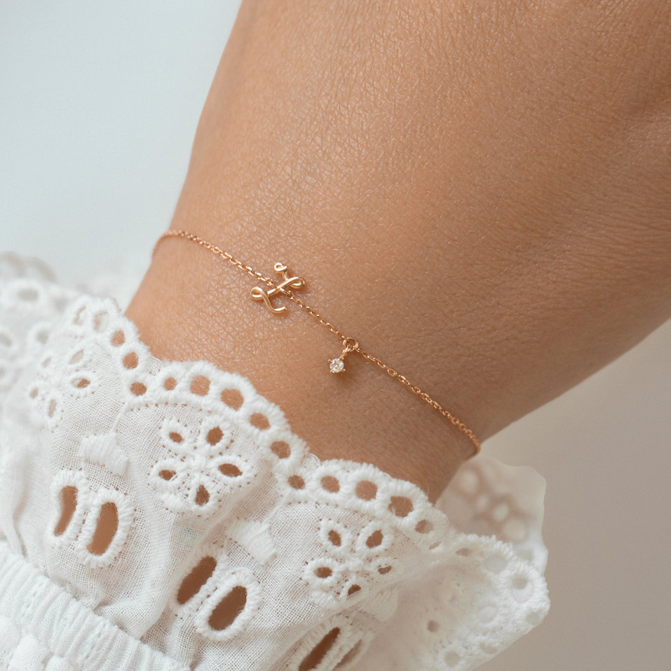 Náramok s diamantom Curly Letter M