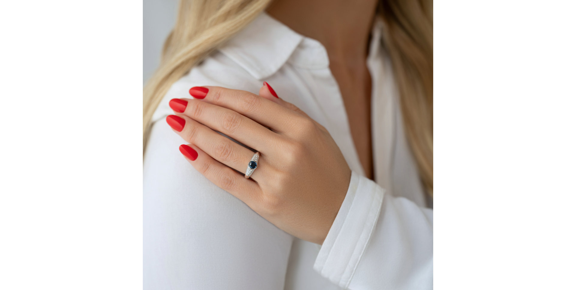 Prsteň s diamantmi a zafírom Jeannine