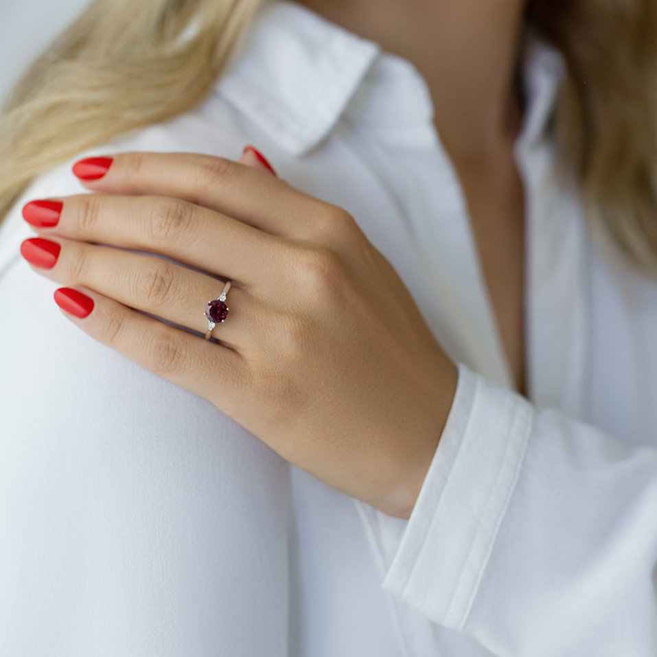 Prsteň s diamantmi a rhodolitom Royal Oasis