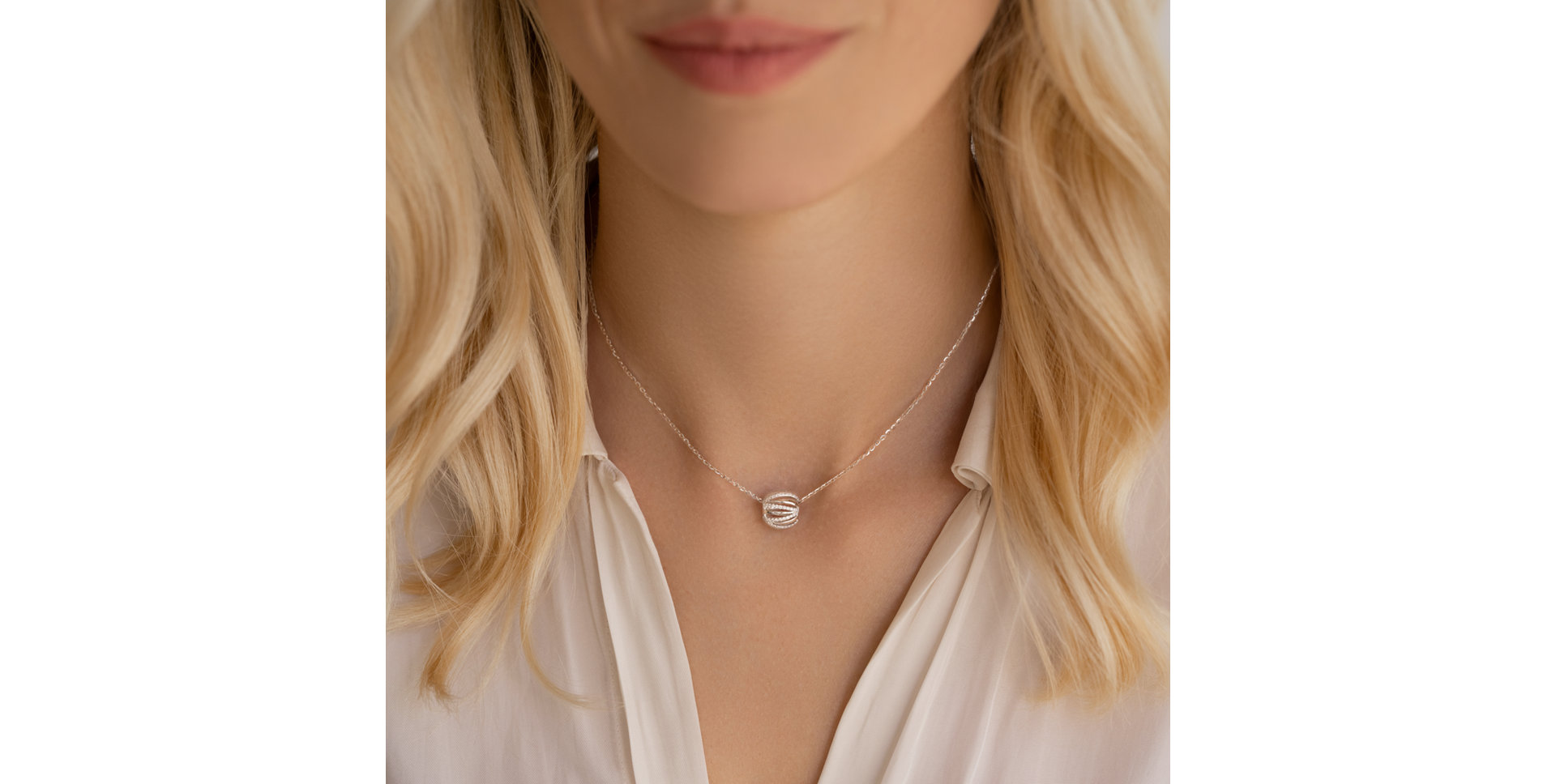 Náhrdelník s diamantmi Golden Ball