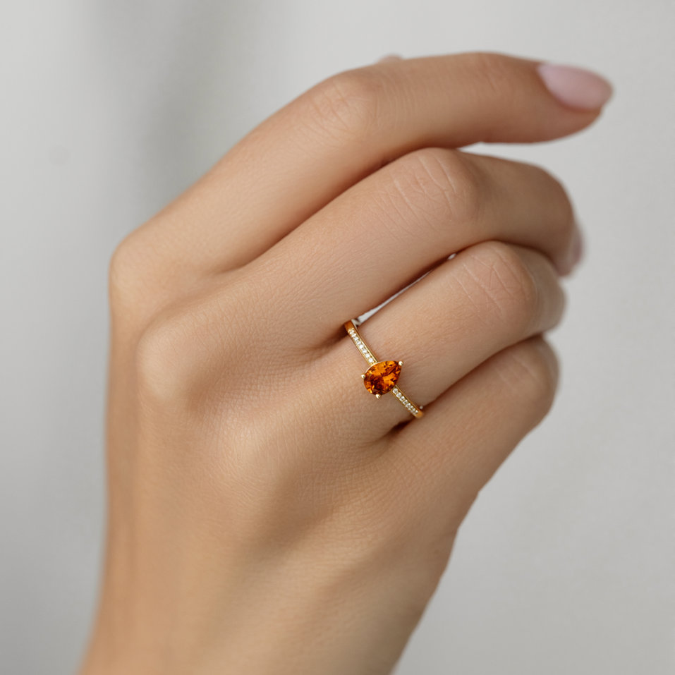 Prsteň s diamantmi a topásom Teardrop