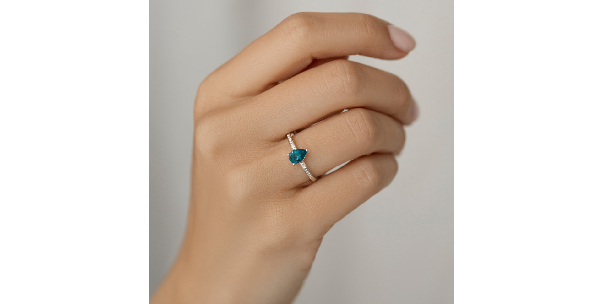 Prsteň s diamantmi a peridotom Teardrop