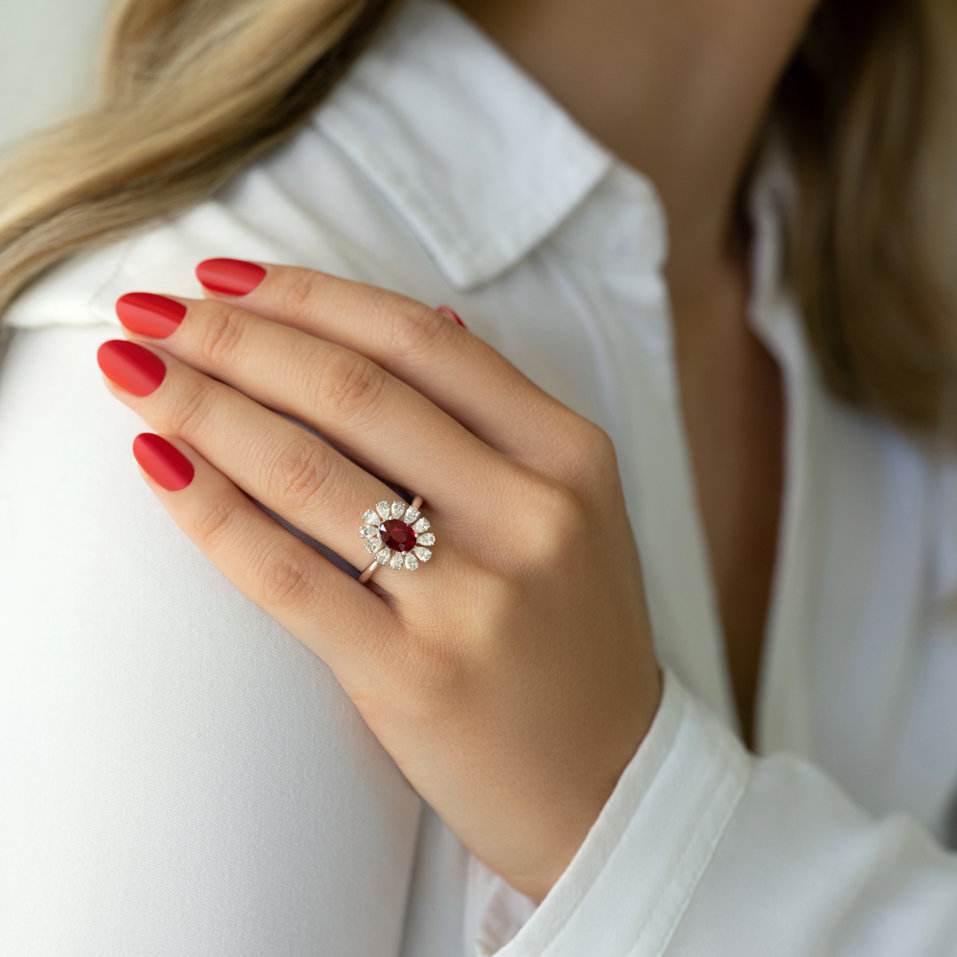 Prsteň s diamantmi a rubínom Petal of Love