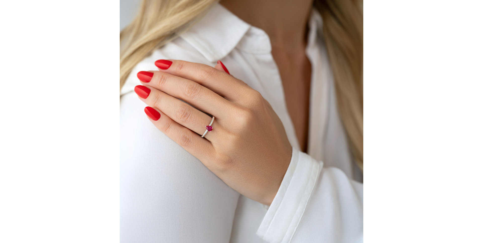 Prsteň s diamantmi a rubínom Seriane