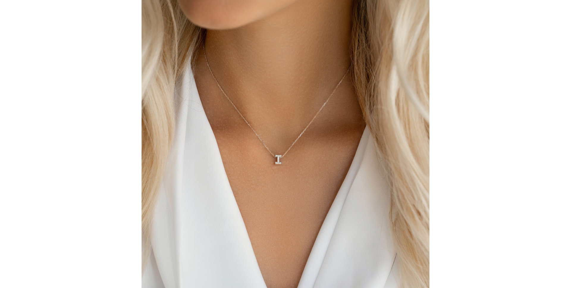 Prívesok s diamantmi Twinkling  Letter