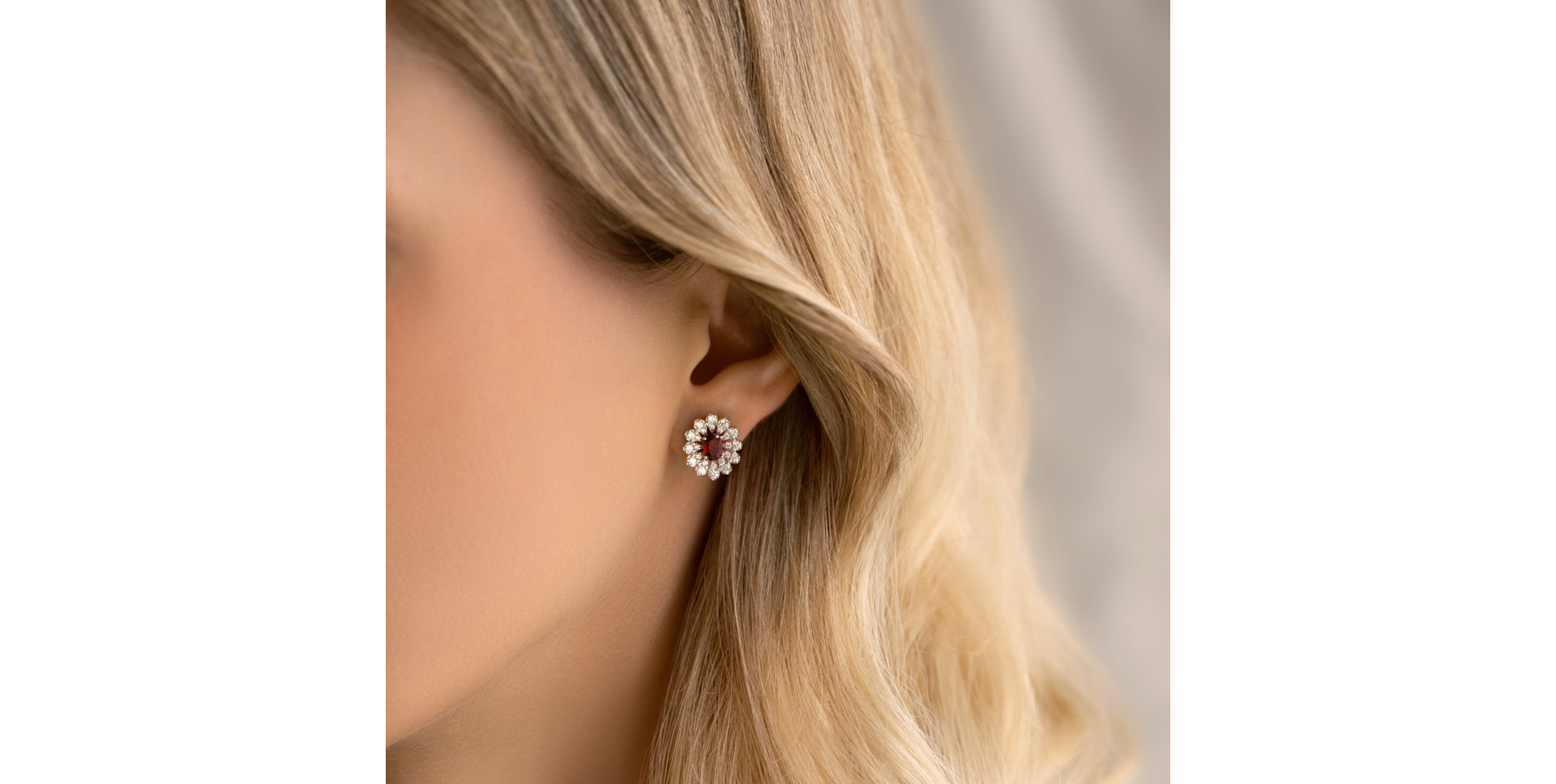 Náušnice s diamantmi a rubínom Floral Treasure