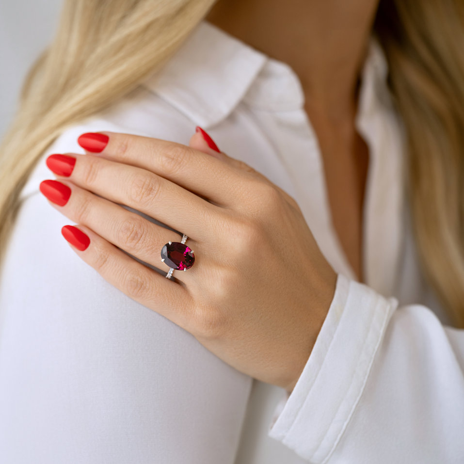 Prsteň s diamantmi a rhodolitom Burgundy Flame