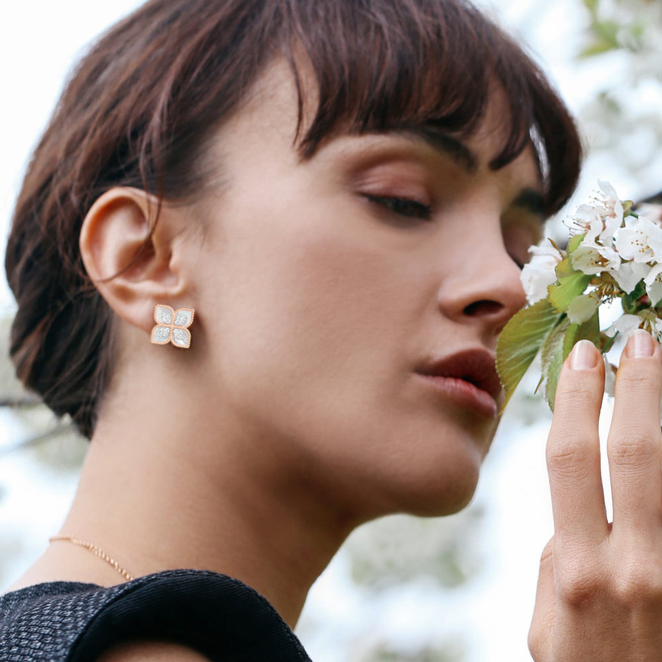 Náušnice s diamantmi a perleťou Princess Flower