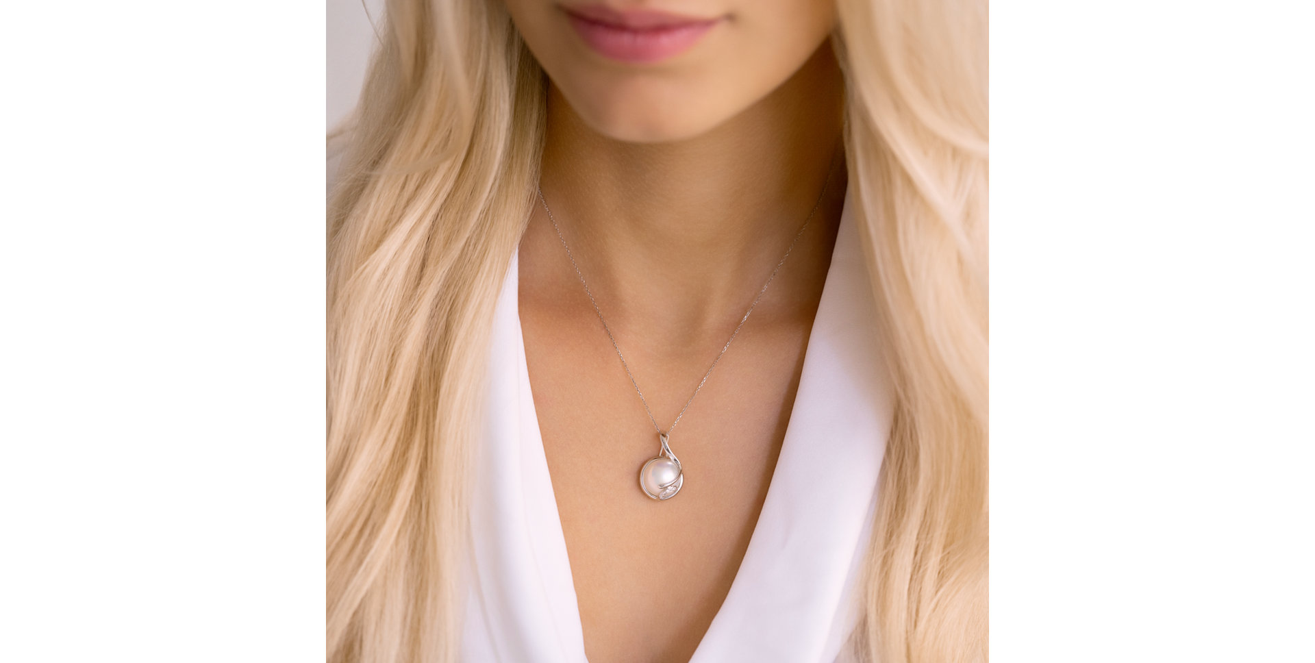 Prívesok s perlou a diamantmi Jennifer