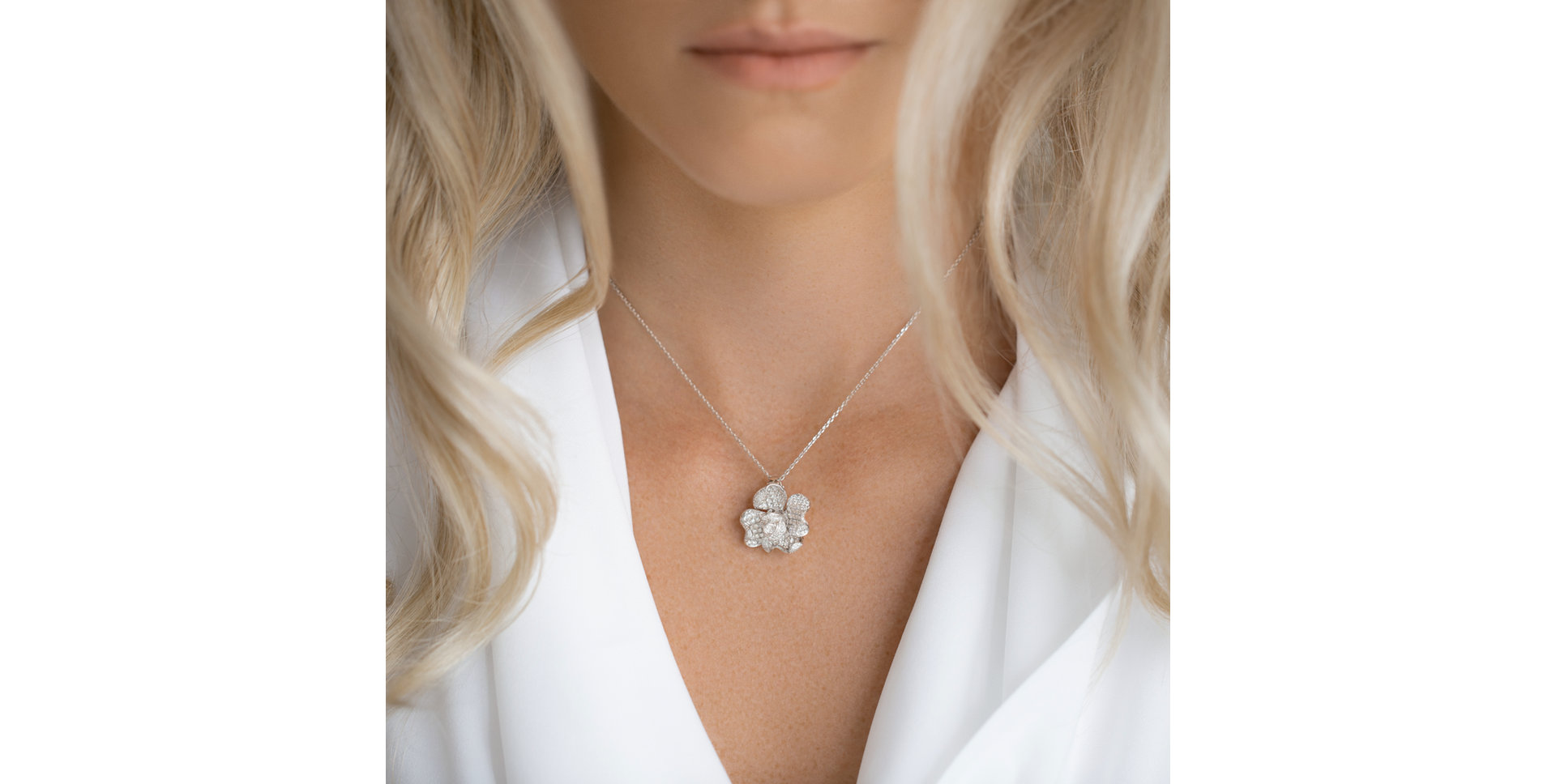 Přívěsok s diamantmi Alabaster Rose