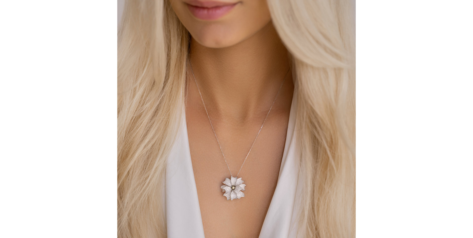 Prívesok s bielymi a žltými diamantmi Bloom Euphoria