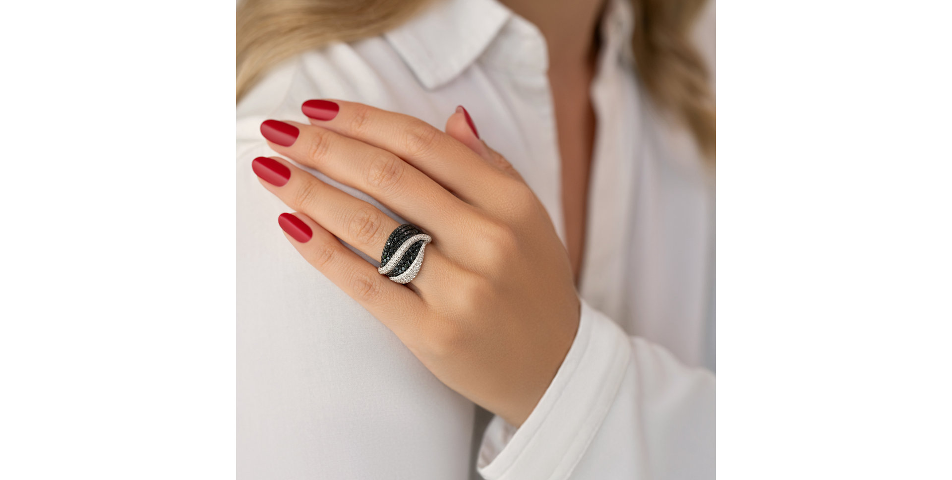 Prsteň s čiernymi a bielymi diamantmi Black and White Storm